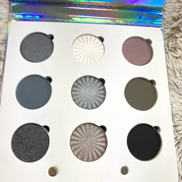 OFRA Black Friday Eyeshadow Palette - Picture 2 of 6